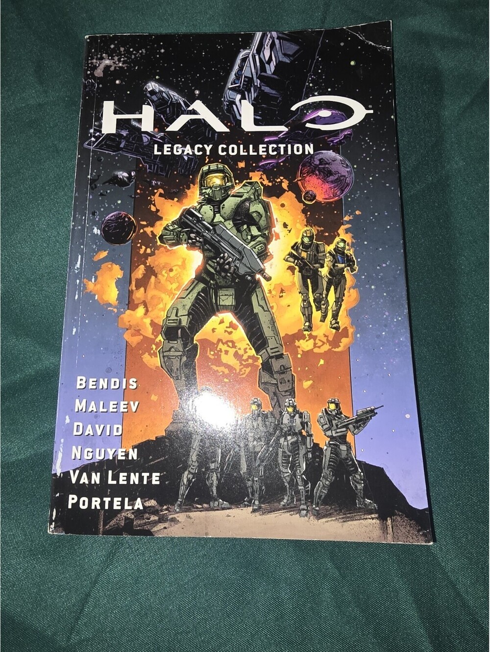 Dark Horse Books Halo: Legacy Collection Softcover Graphic Novel Master Chief